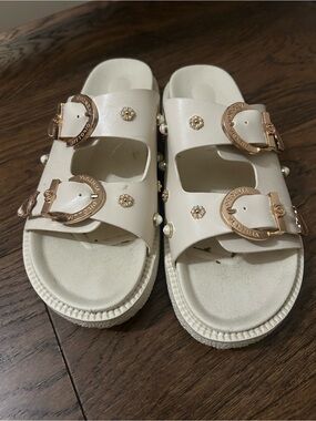 White Pearl-Embellished Slide Sandals with Rose Gold Buckles